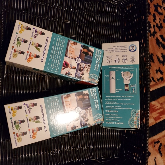 3 Essential oil diffusers - Picture 3 of 3